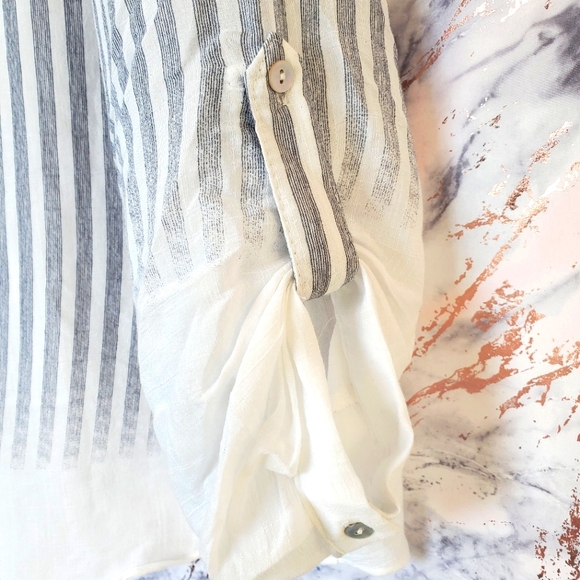 Zac & Rachel Women's Blouse 2X White & Blue Striped fade - Picture 3 of 5